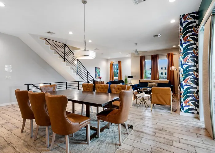Luxury 3-Story Home W Pool & Parking Garage