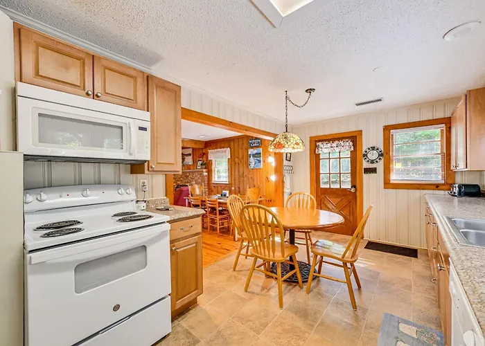 Private Dock & Beach! Lake Norman Cottage Hideaway