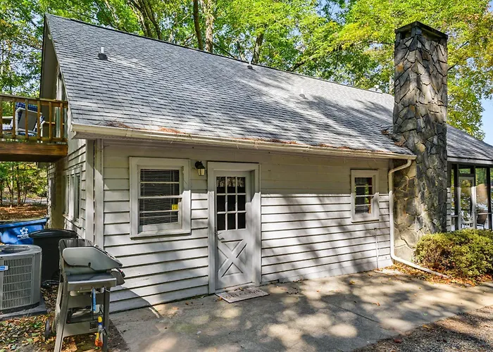 Private Dock & Beach! Lake Norman Cottage Hideaway