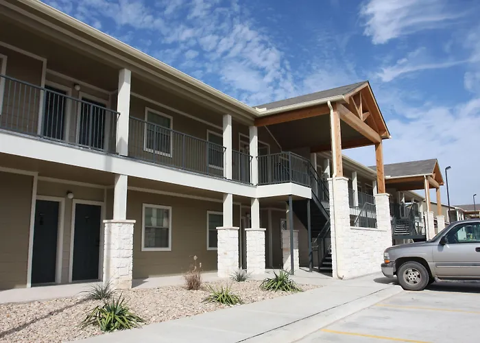 Eagle'S Den Suites Carrizo Springs A Travelodge By Wyndham