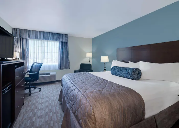 Baymont By Wyndham Minot