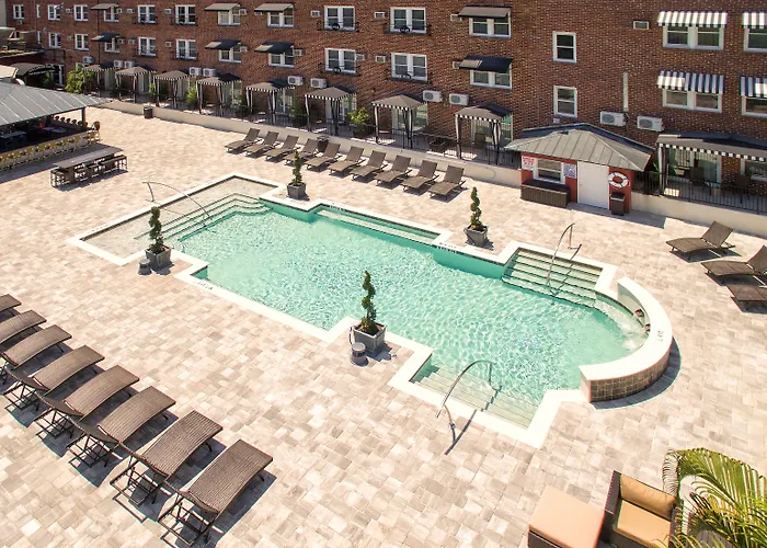 Hollander Hotel - Downtown St. Petersburg