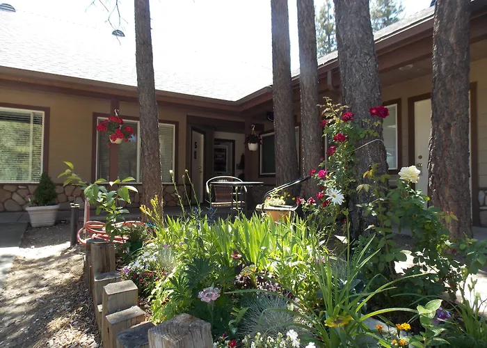 Vintage Lakeside Inn