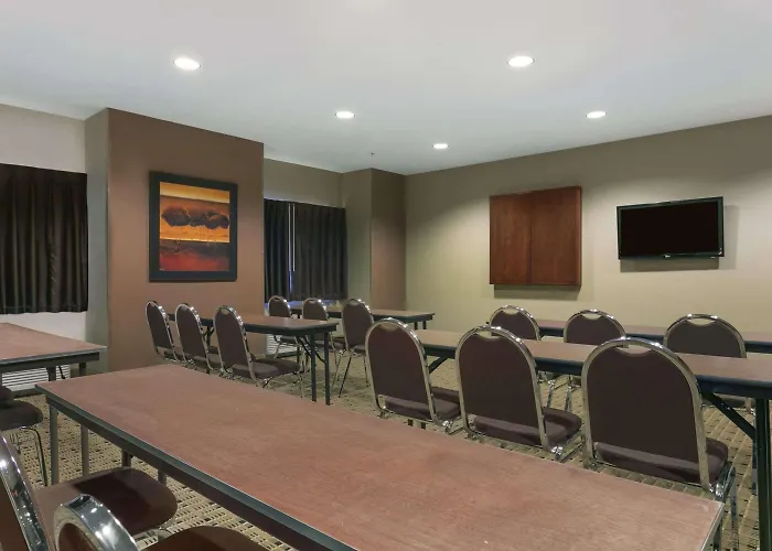 Microtel Inn & Suites By Wyndham Minot