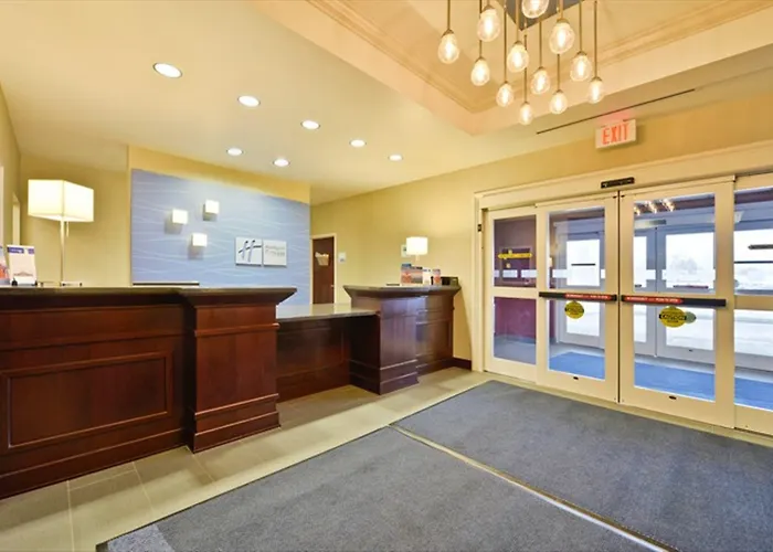 Holiday Inn Express & Suites Utica, Ny