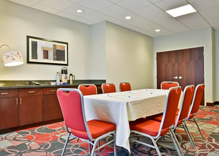 Holiday Inn Express & Suites Utica, Ny