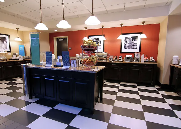 Hampton Inn & Suites Grand Forks