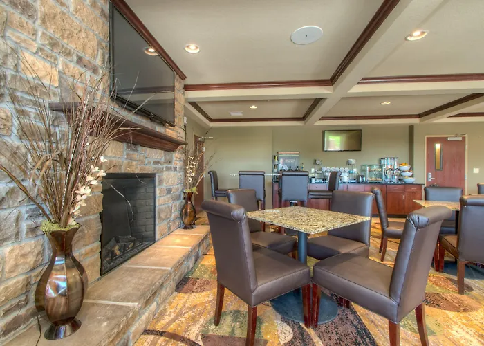 Cobblestone Inn & Suites - Holyoke