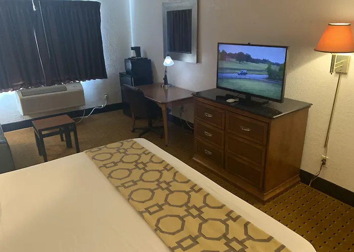 Brentwood Inn & Suites