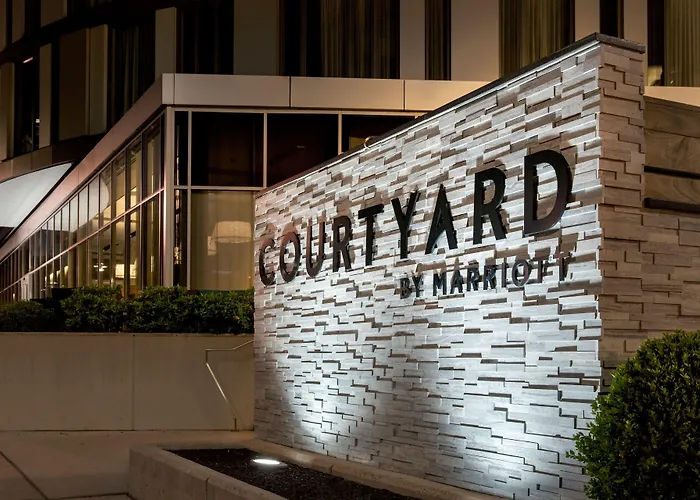 Courtyard By Marriott Philadelphia South At The Navy Yard