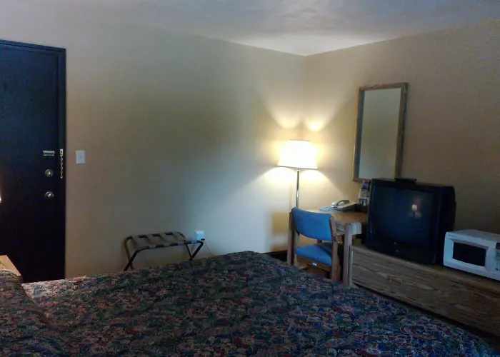 Colonial Inn Mercer-Grove City