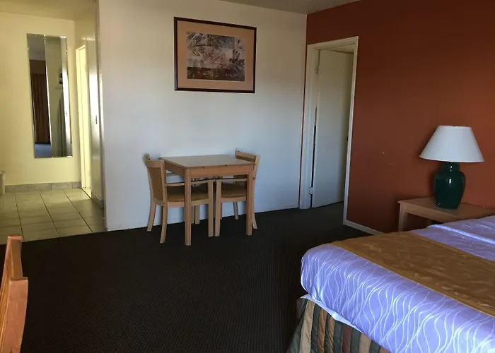 Pine Tree Inn