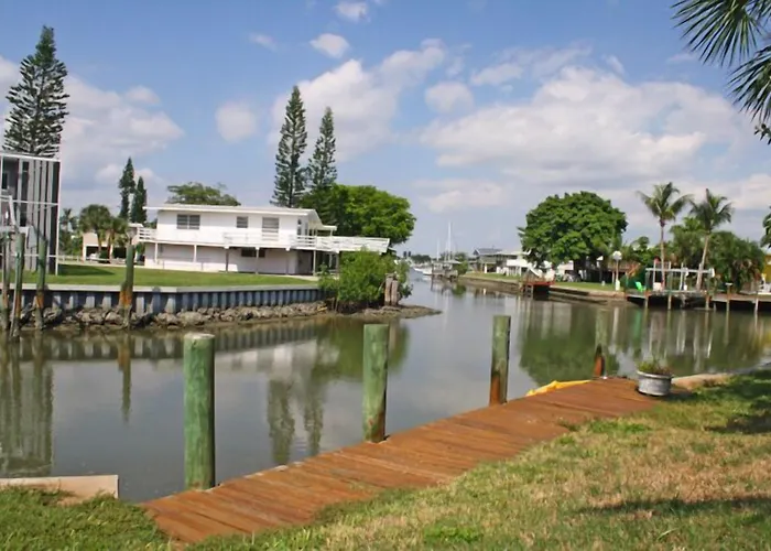 Edgewater Inn