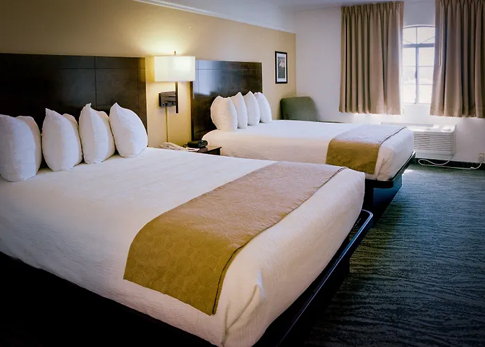 Pines Inn & Suites