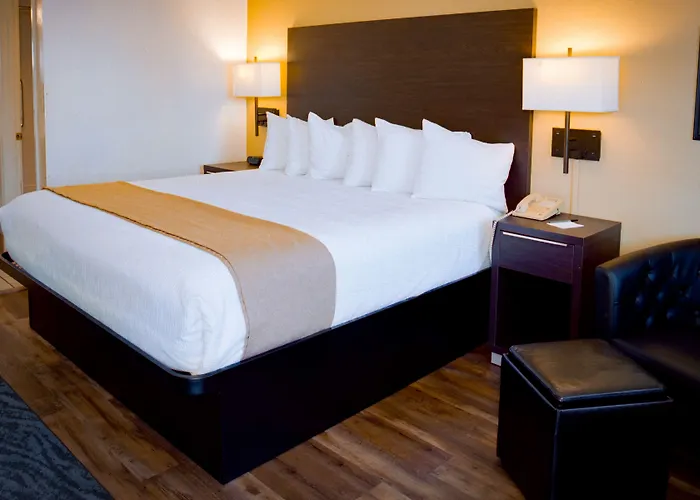 Pines Inn & Suites