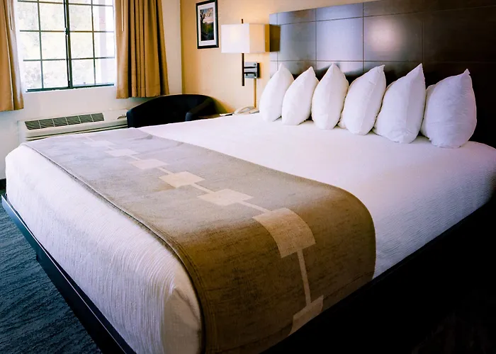 Pines Inn & Suites