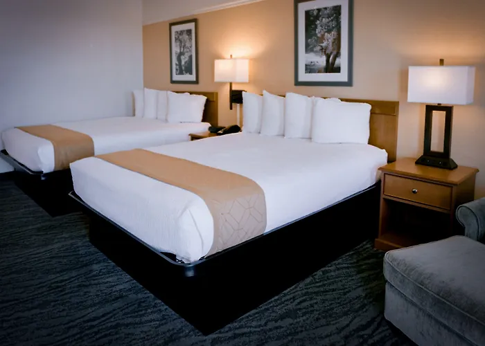 Pines Inn & Suites