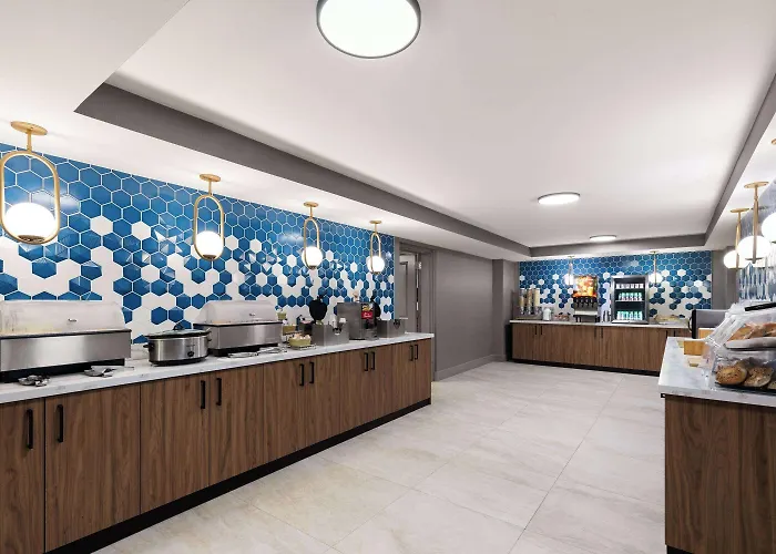La Quinta By Wyndham Knoxville Central Papermill