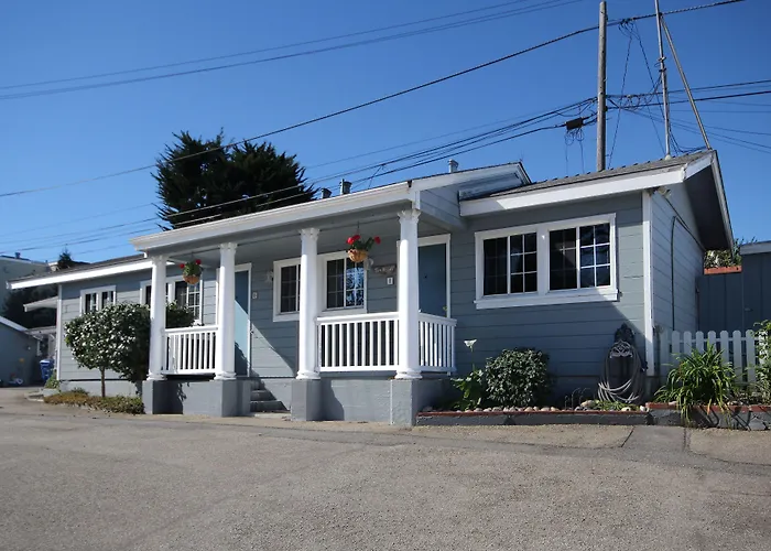 Ocean Echo Inn & Beach Cottages