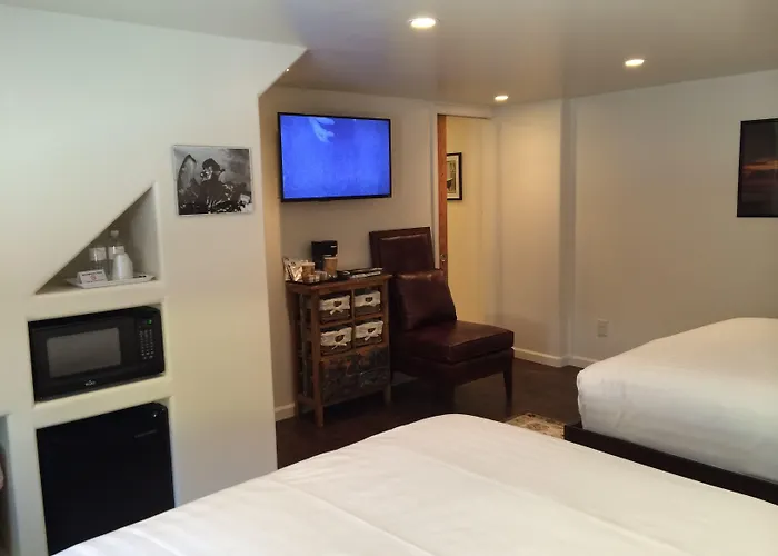 Iron Horse Inn