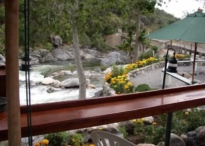 The Gateway Restaurant & Lodge