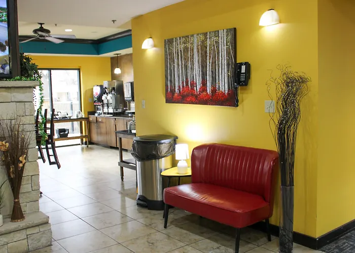 Parkwood Inn & Suites