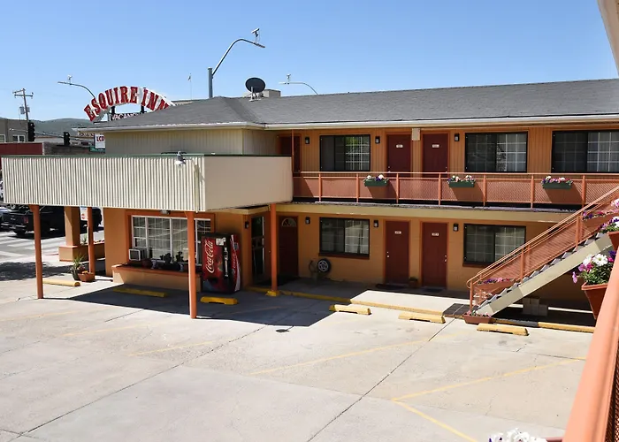 Esquire Inn