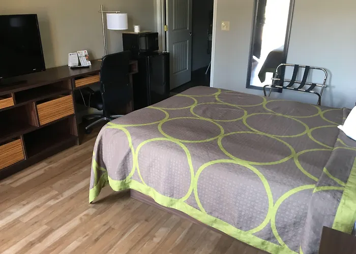 Super 8 By Wyndham San Antonio Near Fort Sam Houston
