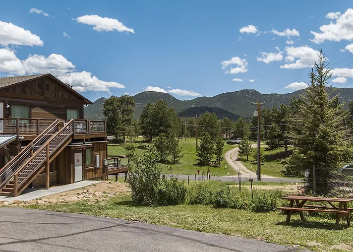Coyote Mountain Lodge