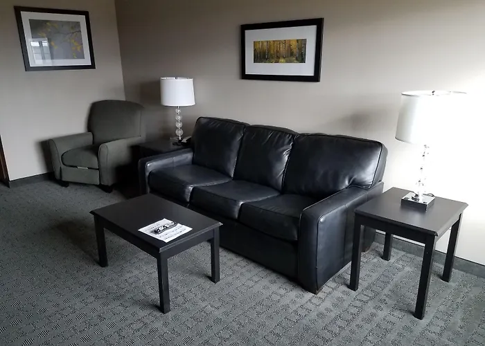 Okoboji Inn & Suites