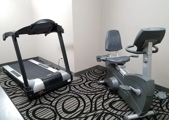 Okoboji Inn & Suites