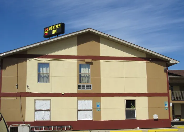 First Western Inn - Fairmont City