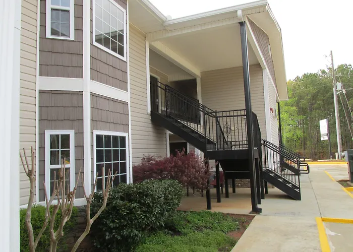 High Falls Inn & Suites