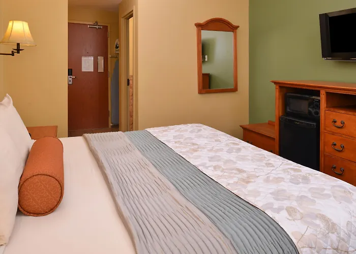 Country Hearth Inn & Suites Edwardsville