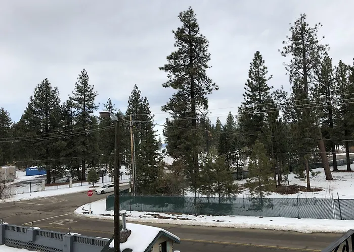 Cedar Inn & Suites