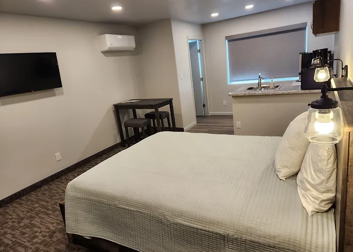 Aquarius Inn