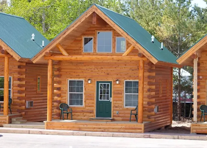 Cabins Of Mackinac & Lodge