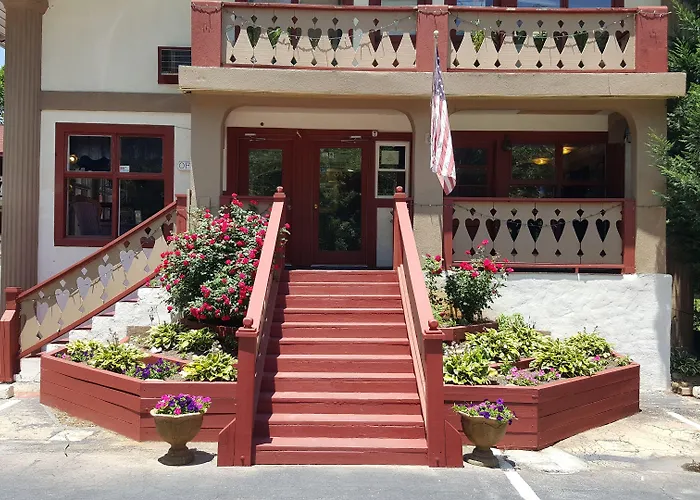 Riverbend Motel & Cabins