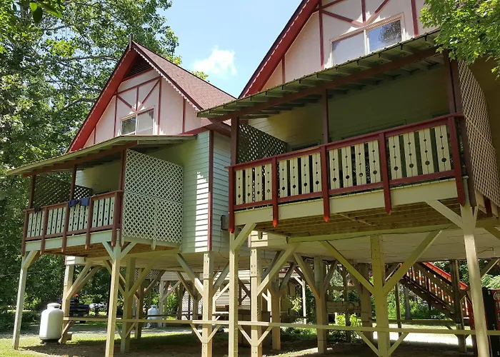 Riverbend Motel & Cabins