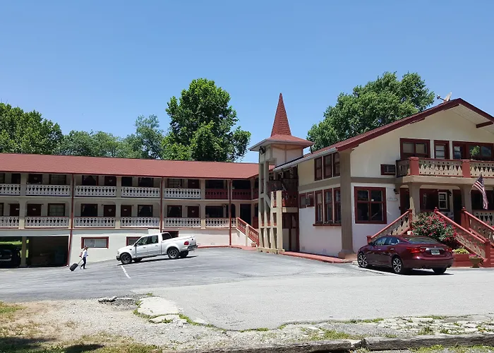 Riverbend Motel & Cabins