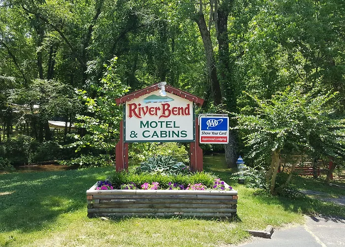 Riverbend Motel & Cabins