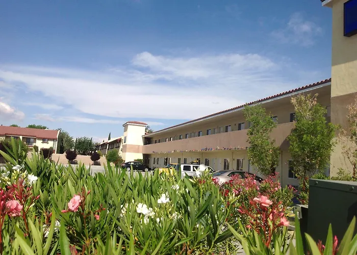 America Inn & Suites