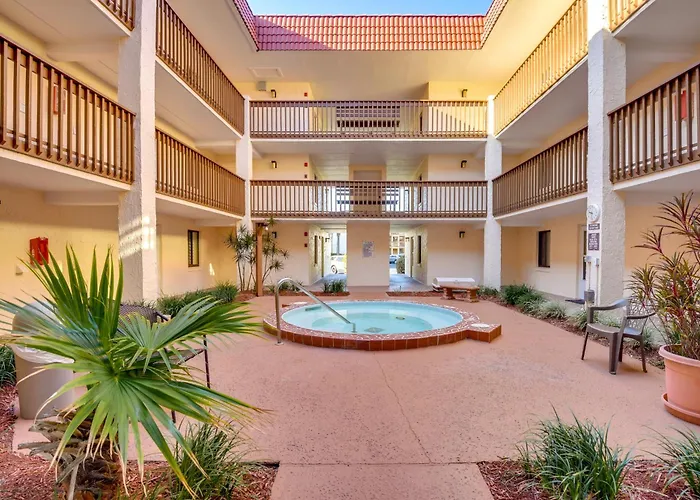 St Augustine Condo W/ Pool Near Flagler College