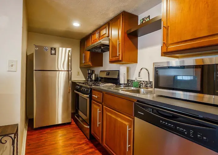 1 Bed Apt - Amazing Location 1 Block To Carson St
