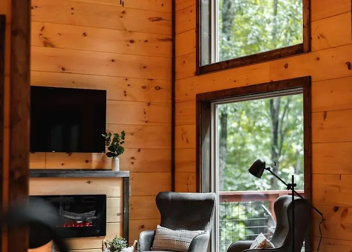 New Cozy Mountain Chalet Hot Tub Near Downtown