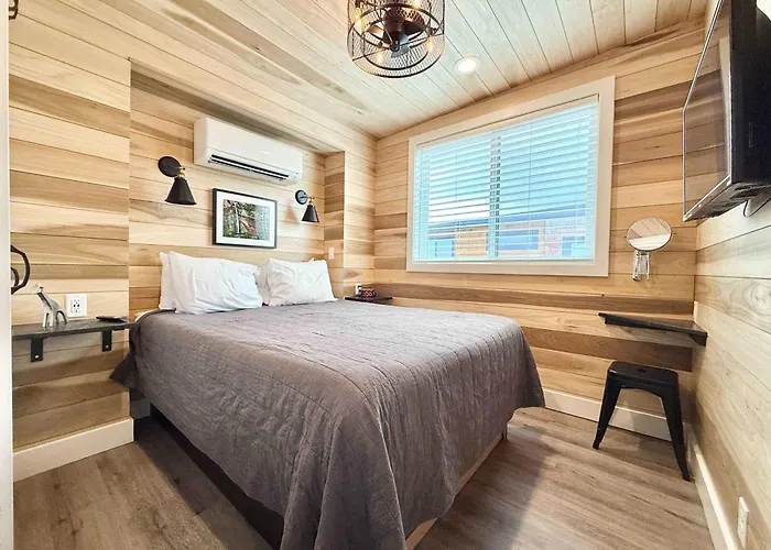 Escalante Escapes Moon Lily- Bunk Escape