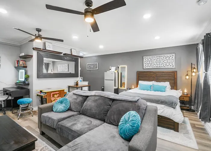 Luxury Cozy Studio With Firepit