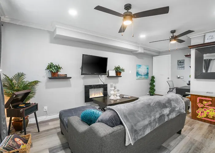 Luxury Cozy Studio With Firepit