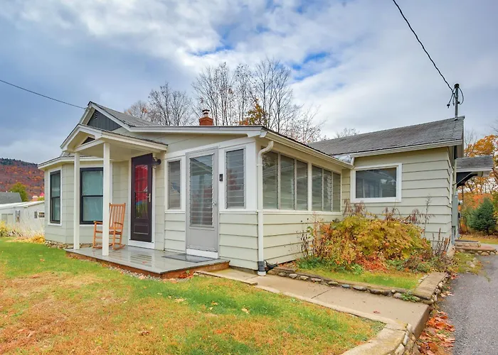 Comfortable Lincoln Home: Walk To Main Street!