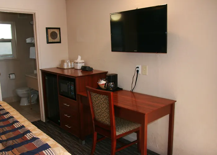 Civic Center Lodge / Lake Merritt Bart
